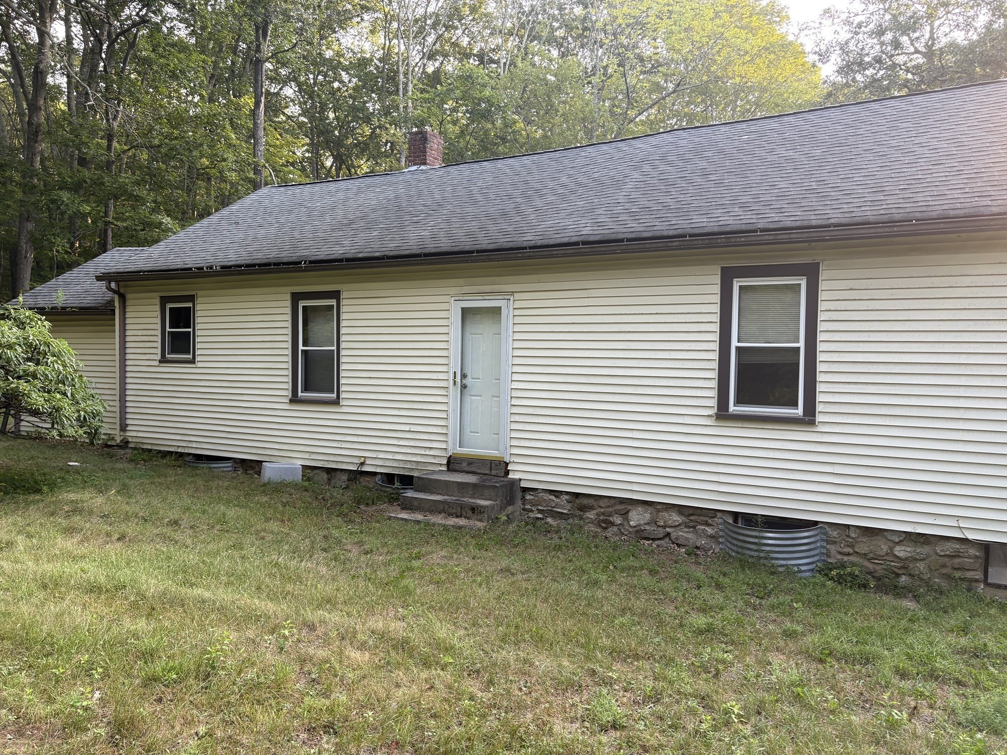 72 Nw Schoolhouse Rd, Dudley, MA 01571