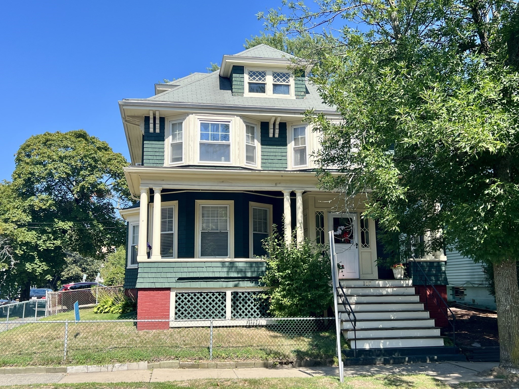 117 Eastern Ave, Lynn, MA 01902