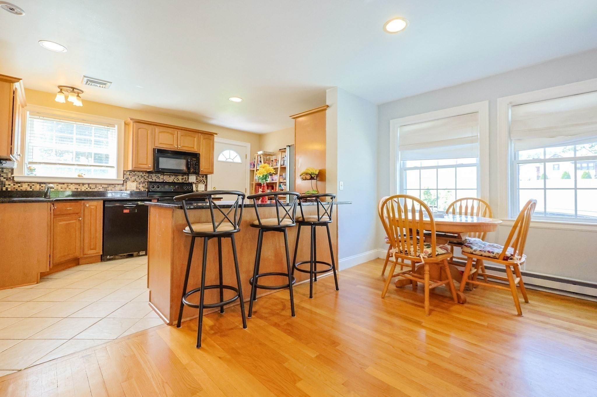 8 Whitins Rd Unit A, Sutton, MA 01590
