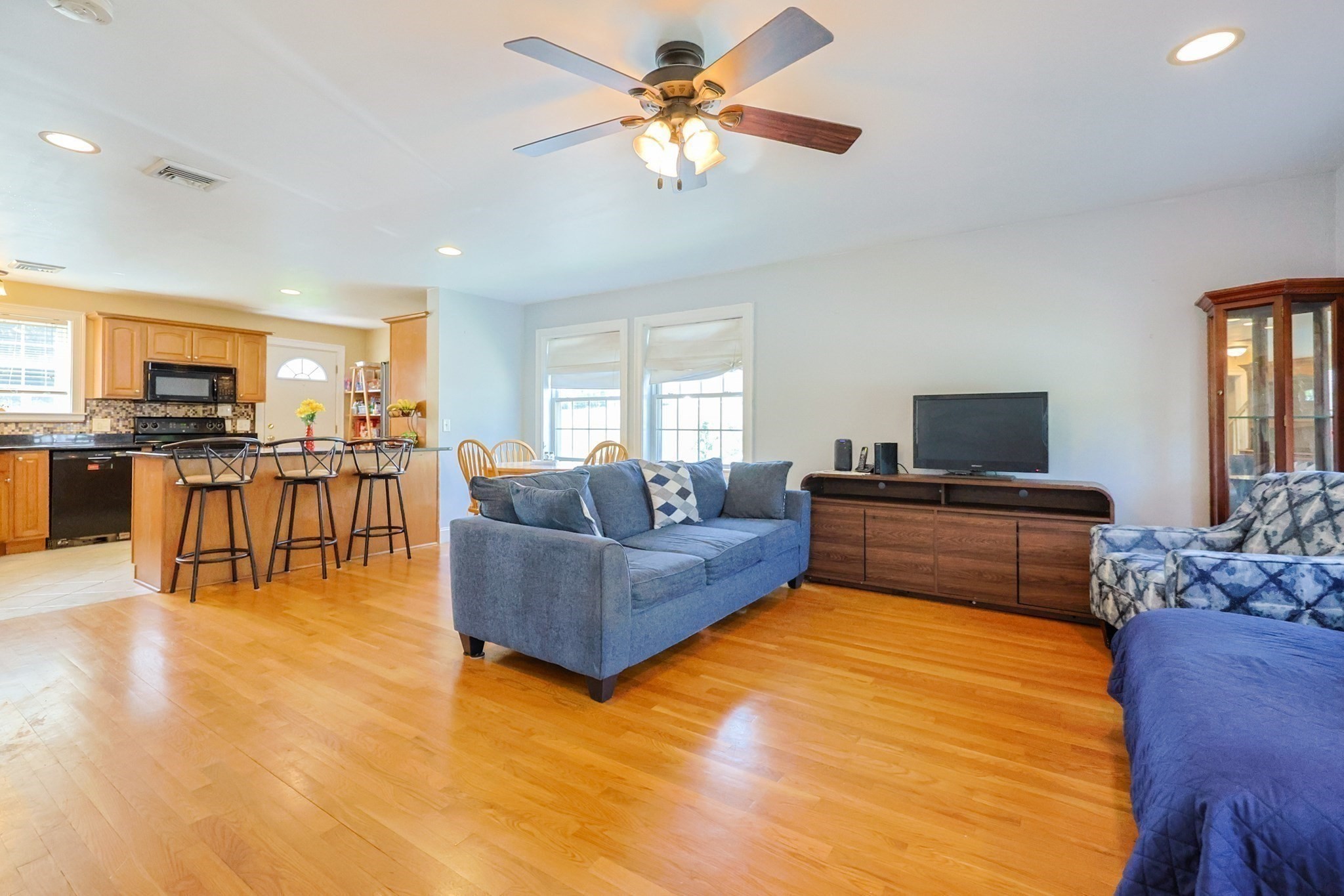 8 Whitins Rd Unit A, Sutton, MA 01590 - Image 5