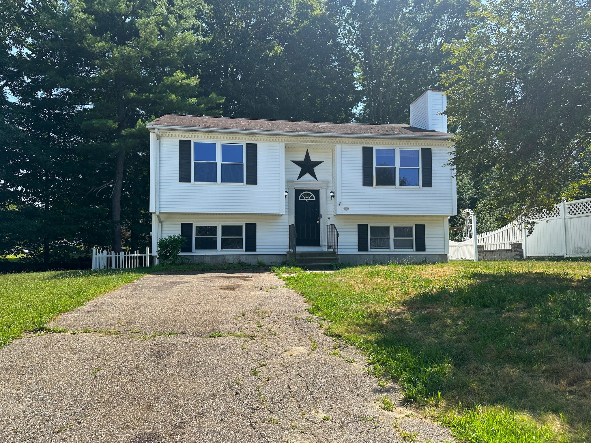 82 4th St, Worcester, MA 01602
