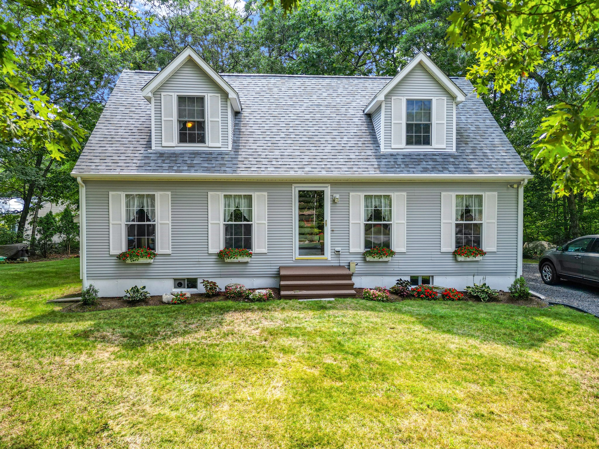 72 Neadam Ct, Swansea, MA 02777