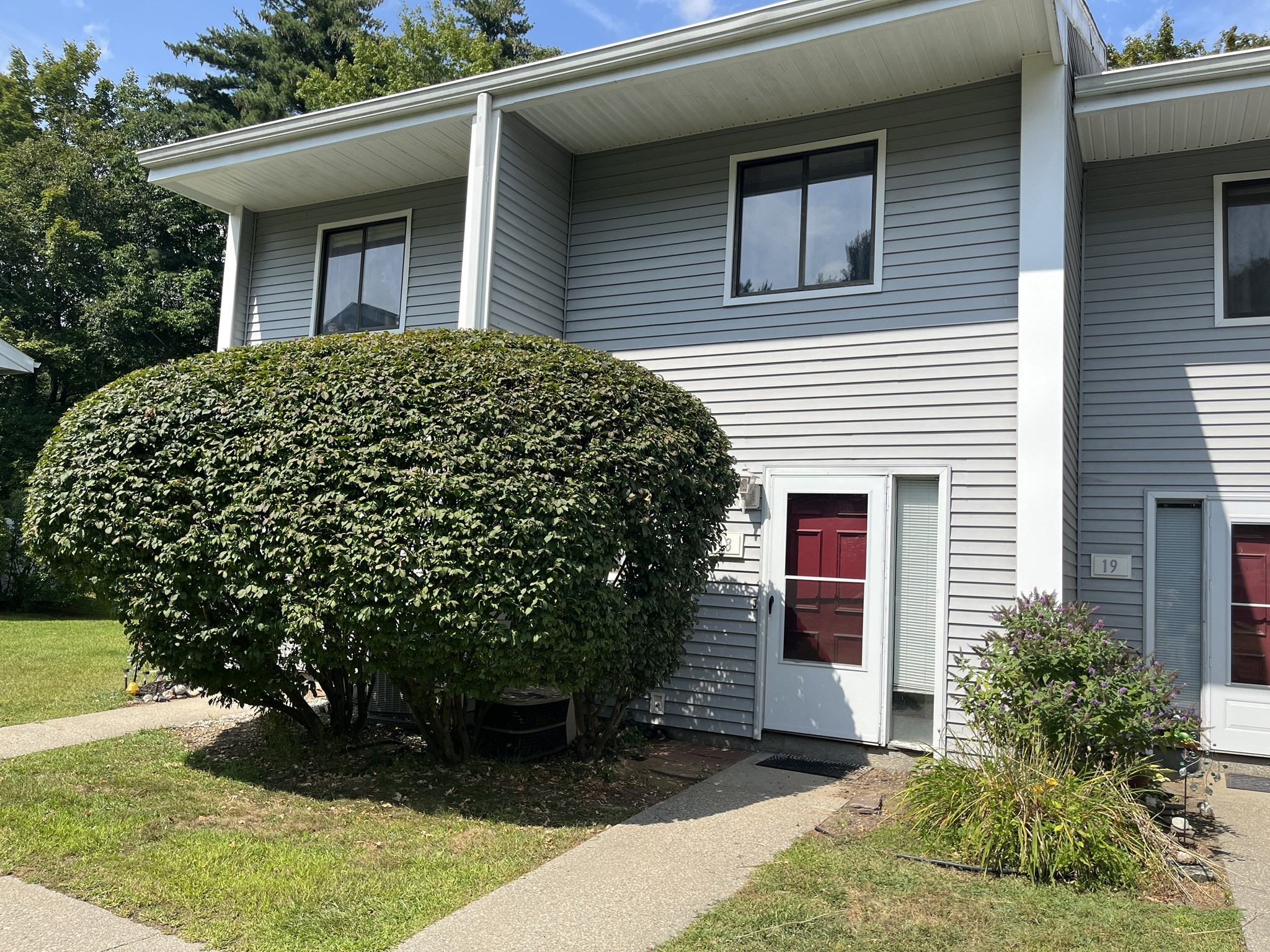 555 Russell Rd #D18, Westfield, MA 01085