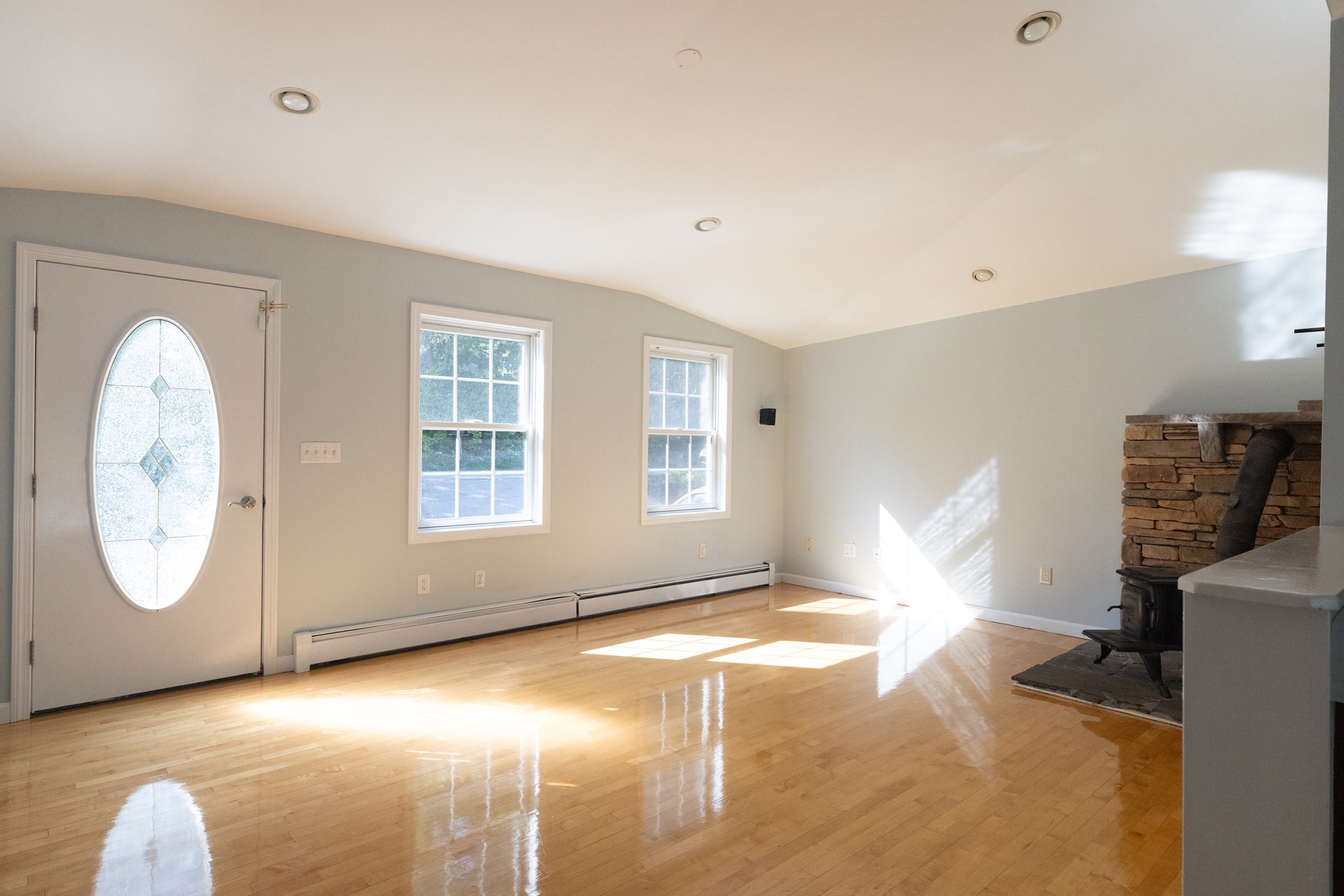 126 Dyer St, Gardner, MA 01440 - Image 3