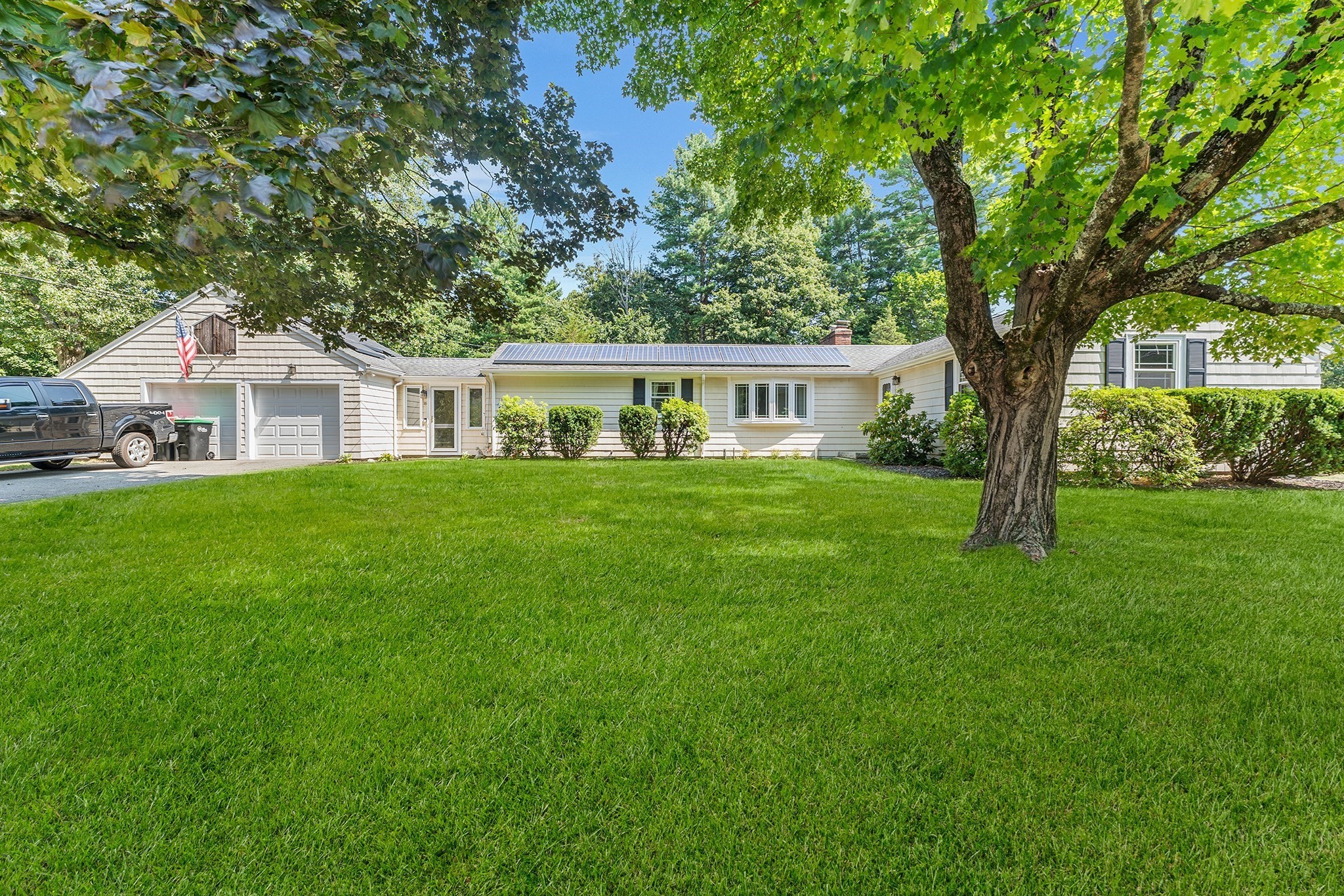 16 Elizabeth St, Plainville, MA 02762
