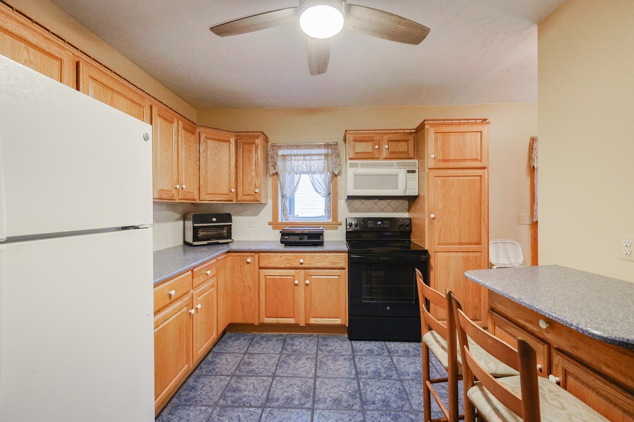 107 Lake Unit B, Webster, MA 01570