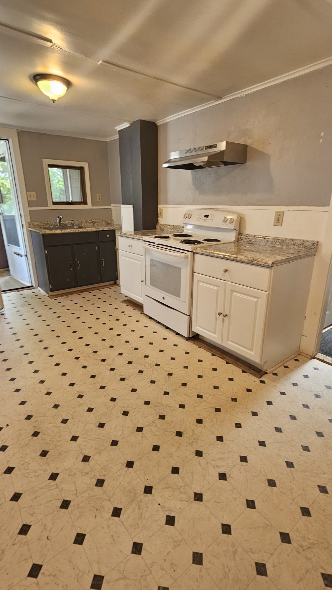 91 Everett St, Southbridge, MA 01550 - Image 10