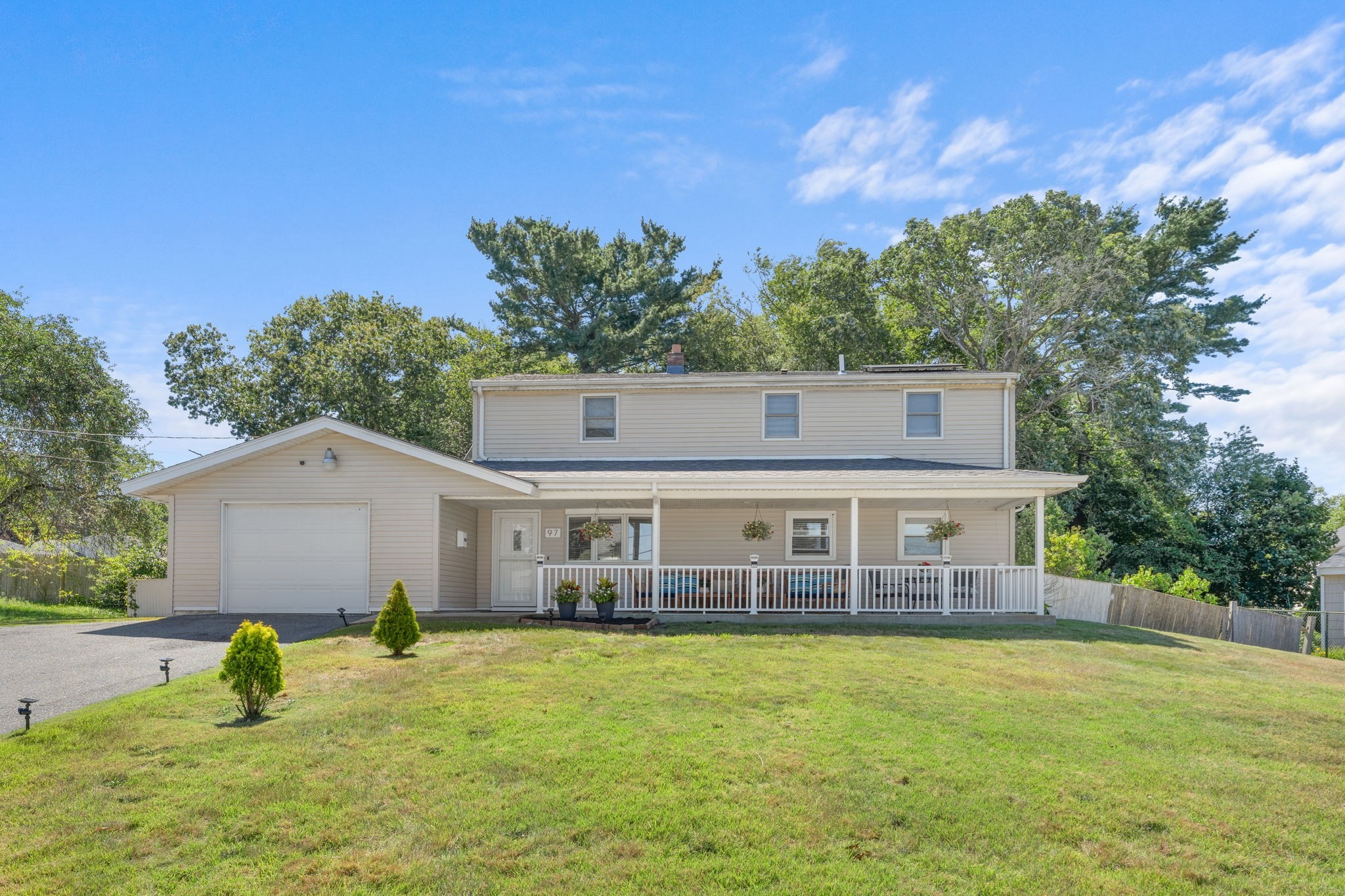 97 Ardsley Cir, Brockton, MA 02302