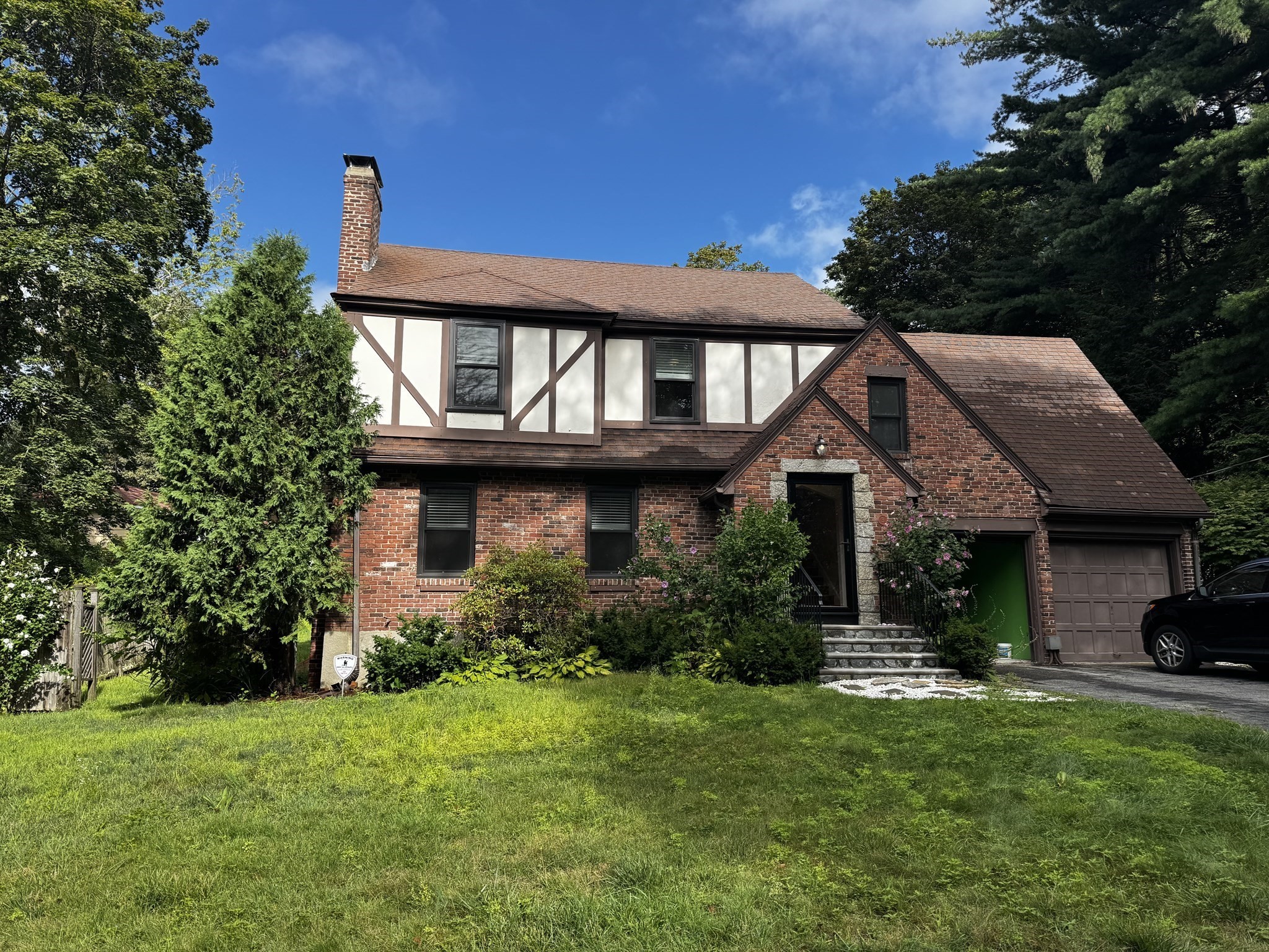 3 Old English Rd, Worcester, MA 01609