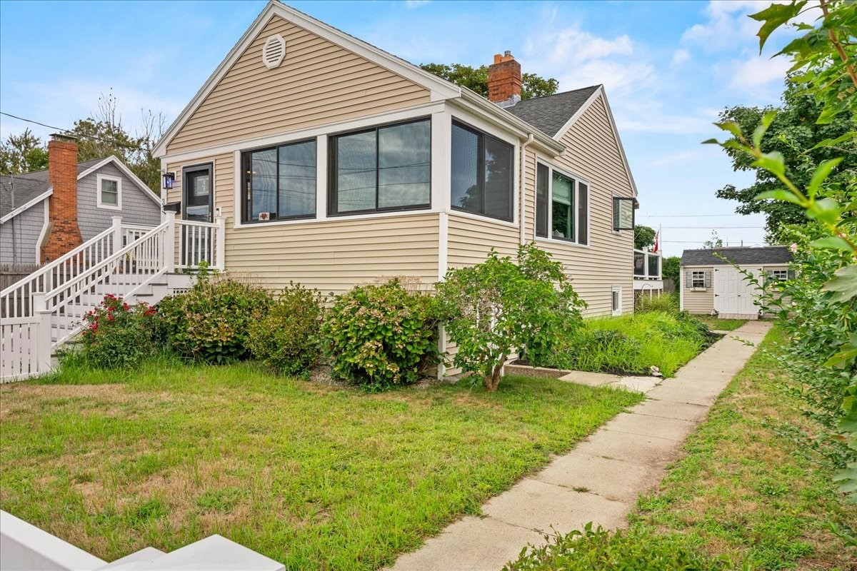 33 D St, Hull, MA 02045