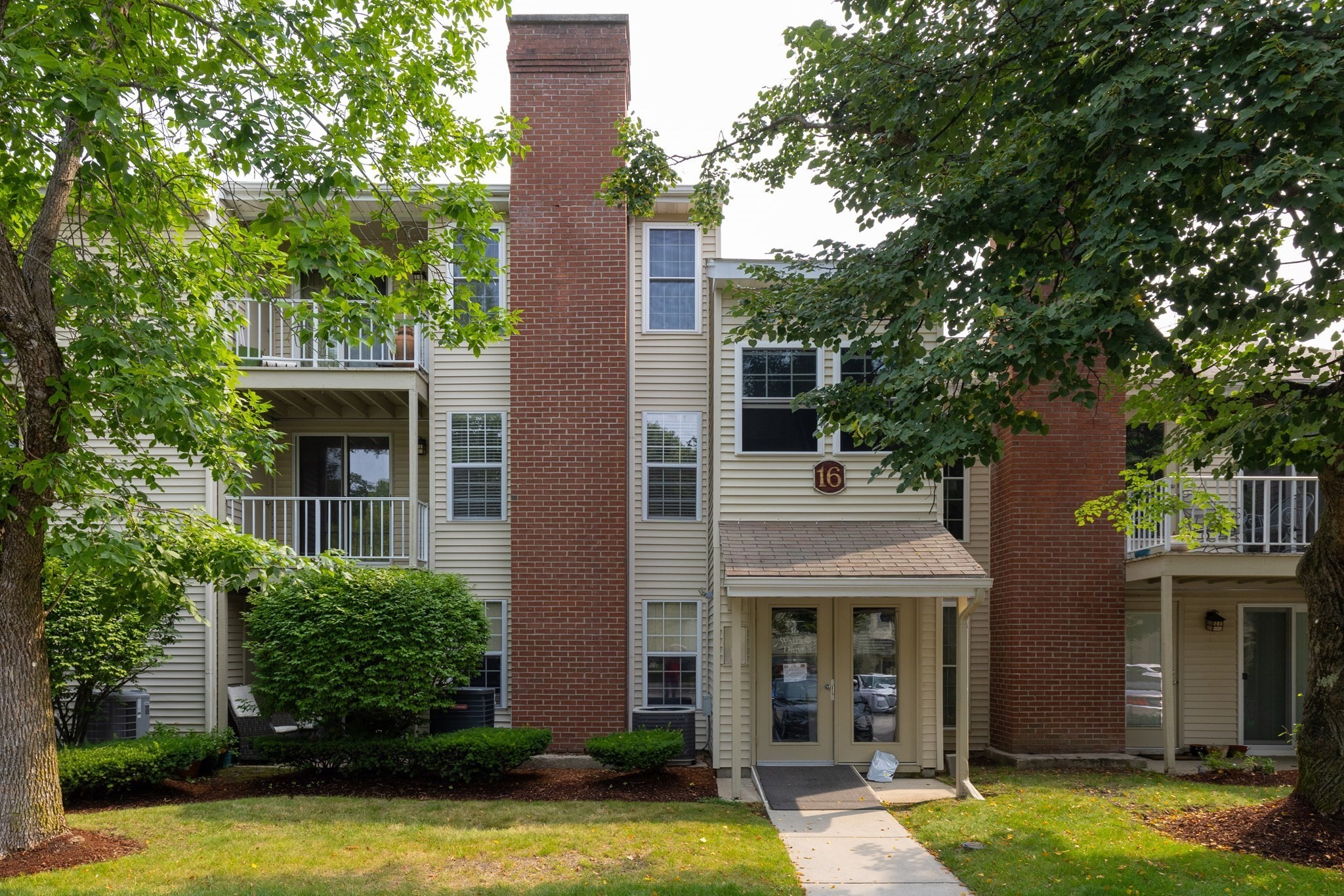 16 Walden Dr #15, Natick, MA 01760