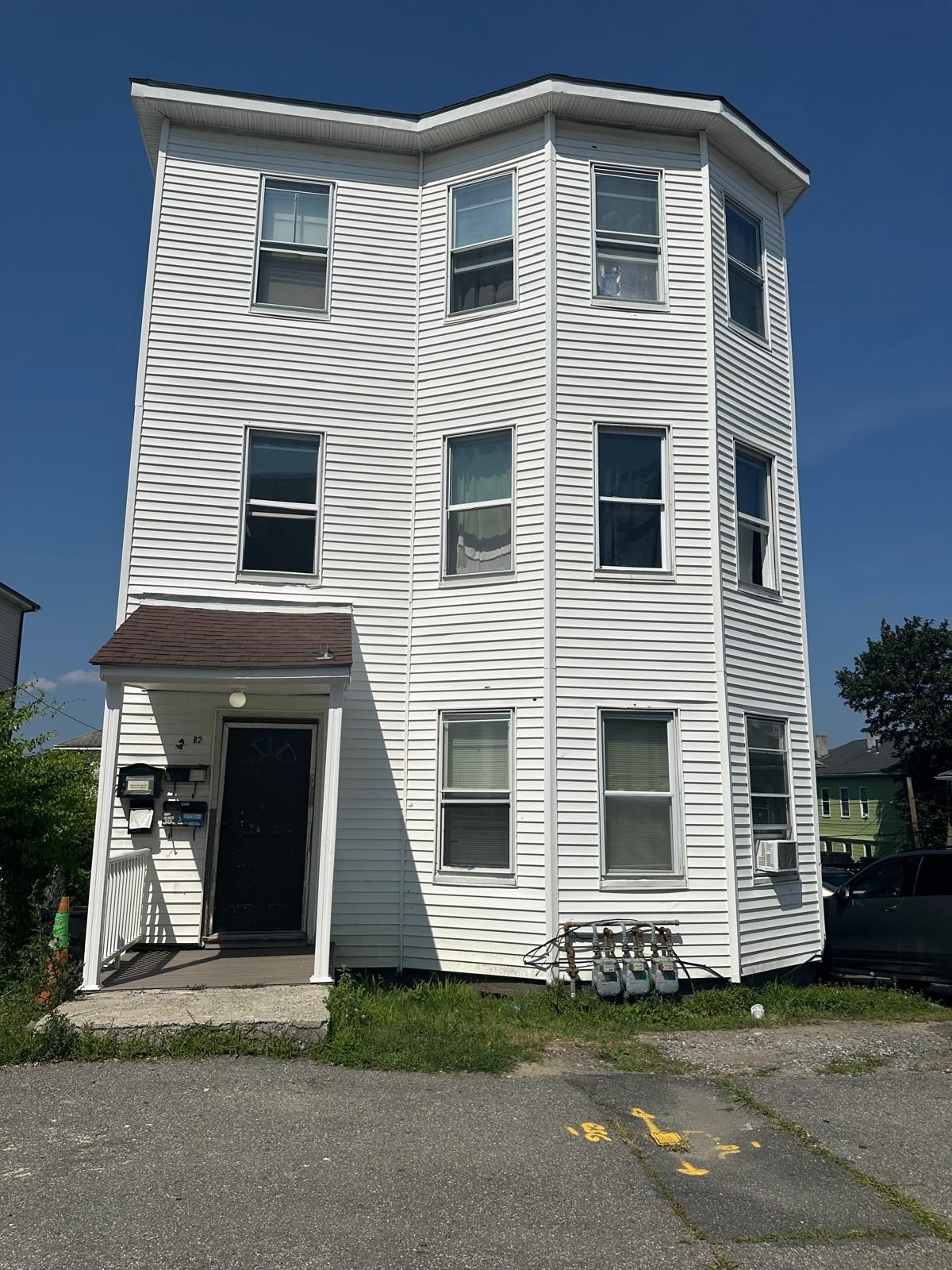 82 Fox St, Worcester, MA 01604