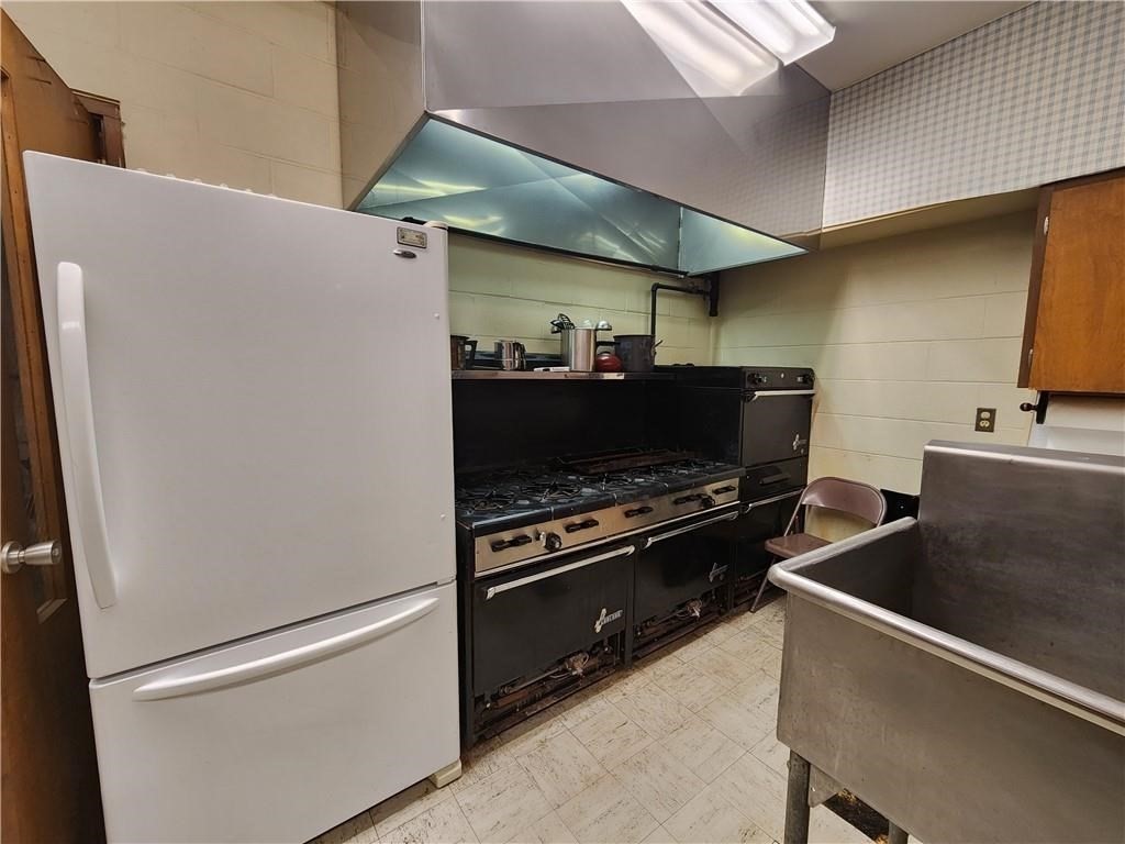 871 Harris Ave, Woonsocket, RI 02895 - Image 15