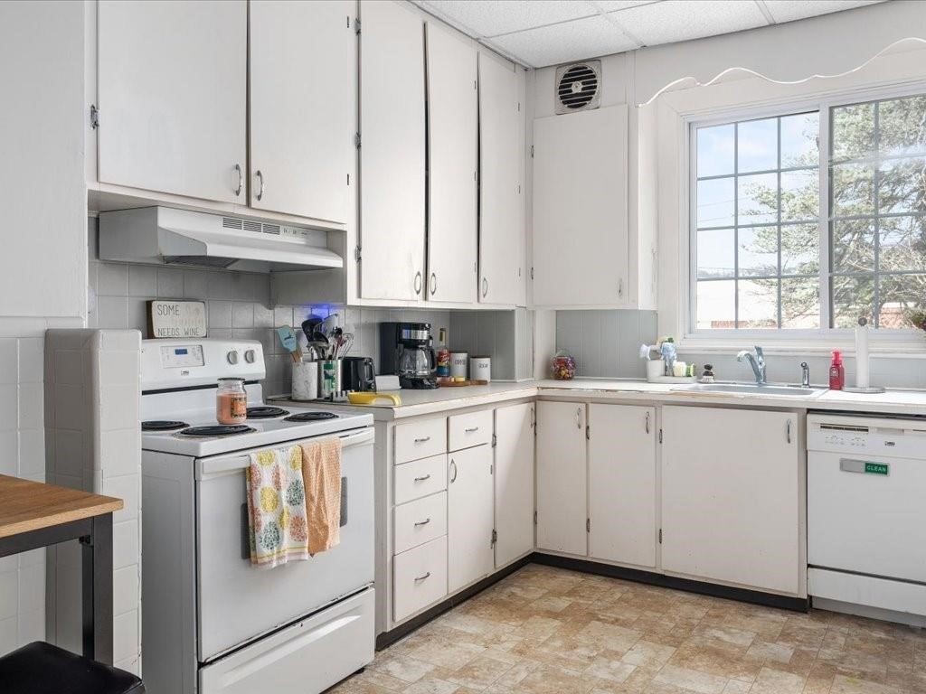 871 Harris Ave, Woonsocket, RI 02895 - Image 27