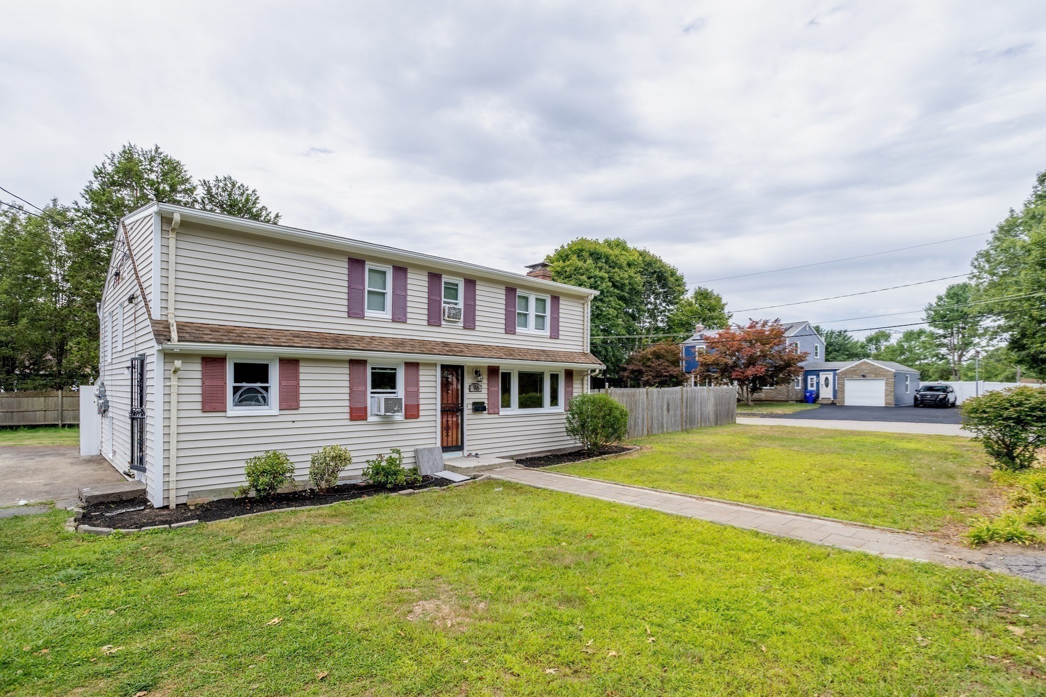 96 Roberts Ave, Holbrook, MA 02343