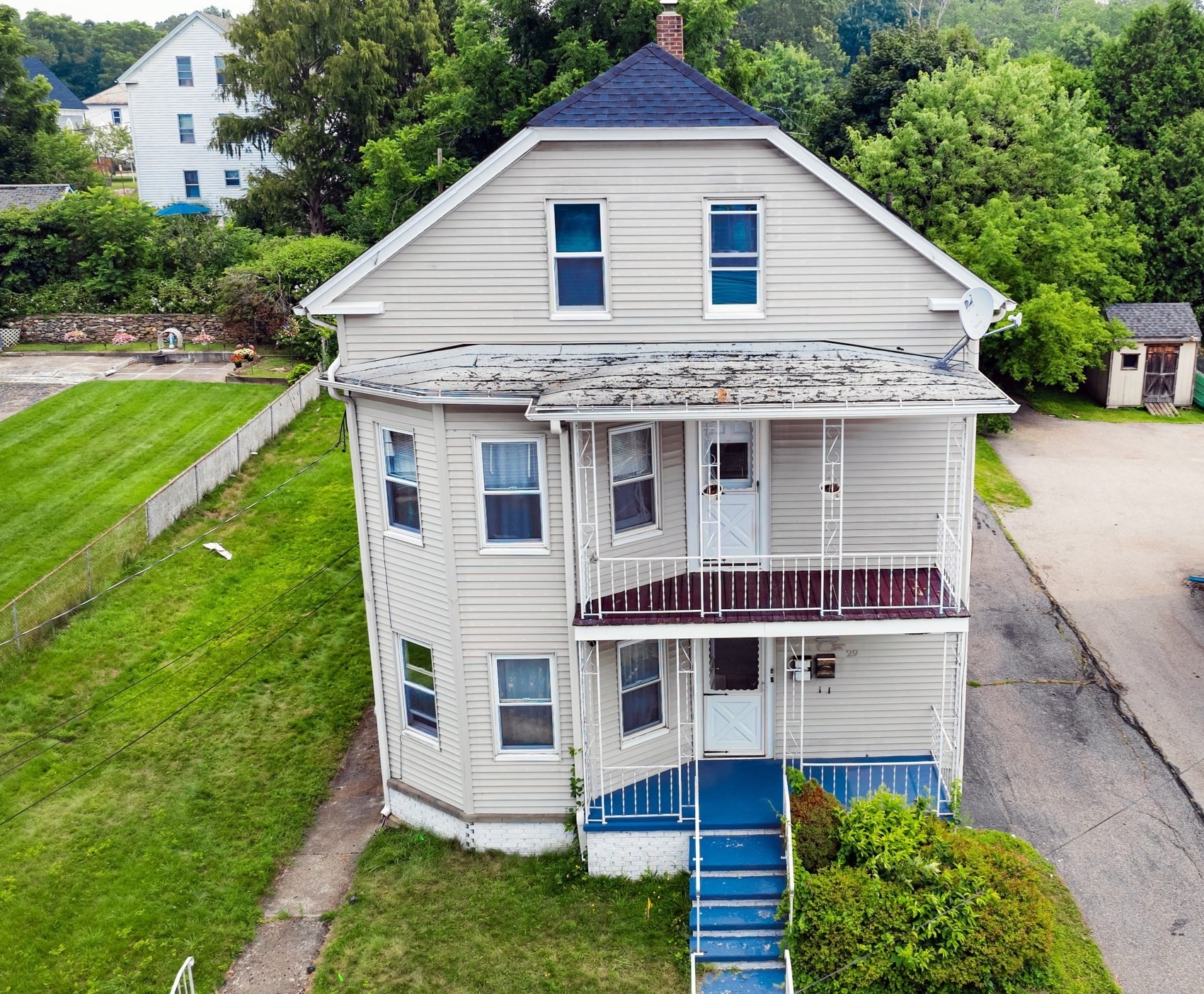 29 Whitcomb St, Webster, MA 01570