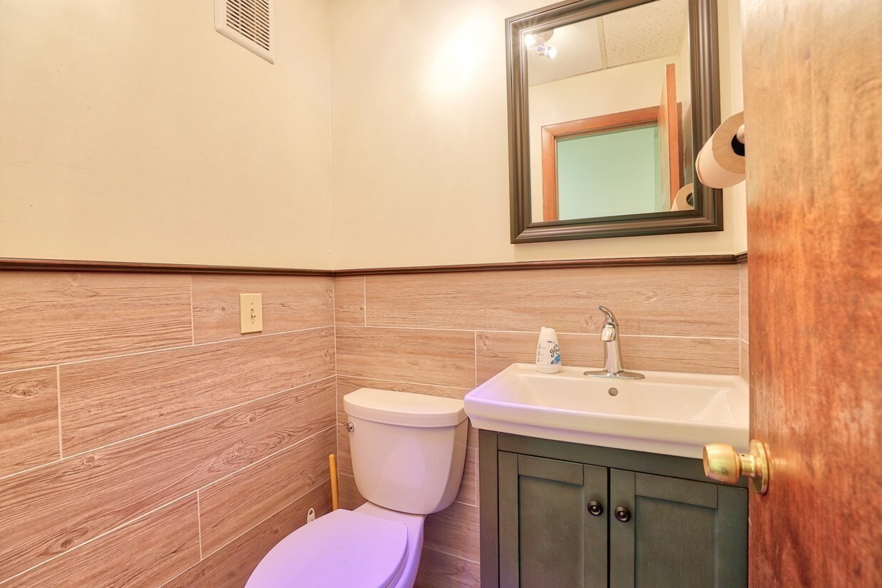 584 Meadow St, Agawam, MA 01001 - Image 16