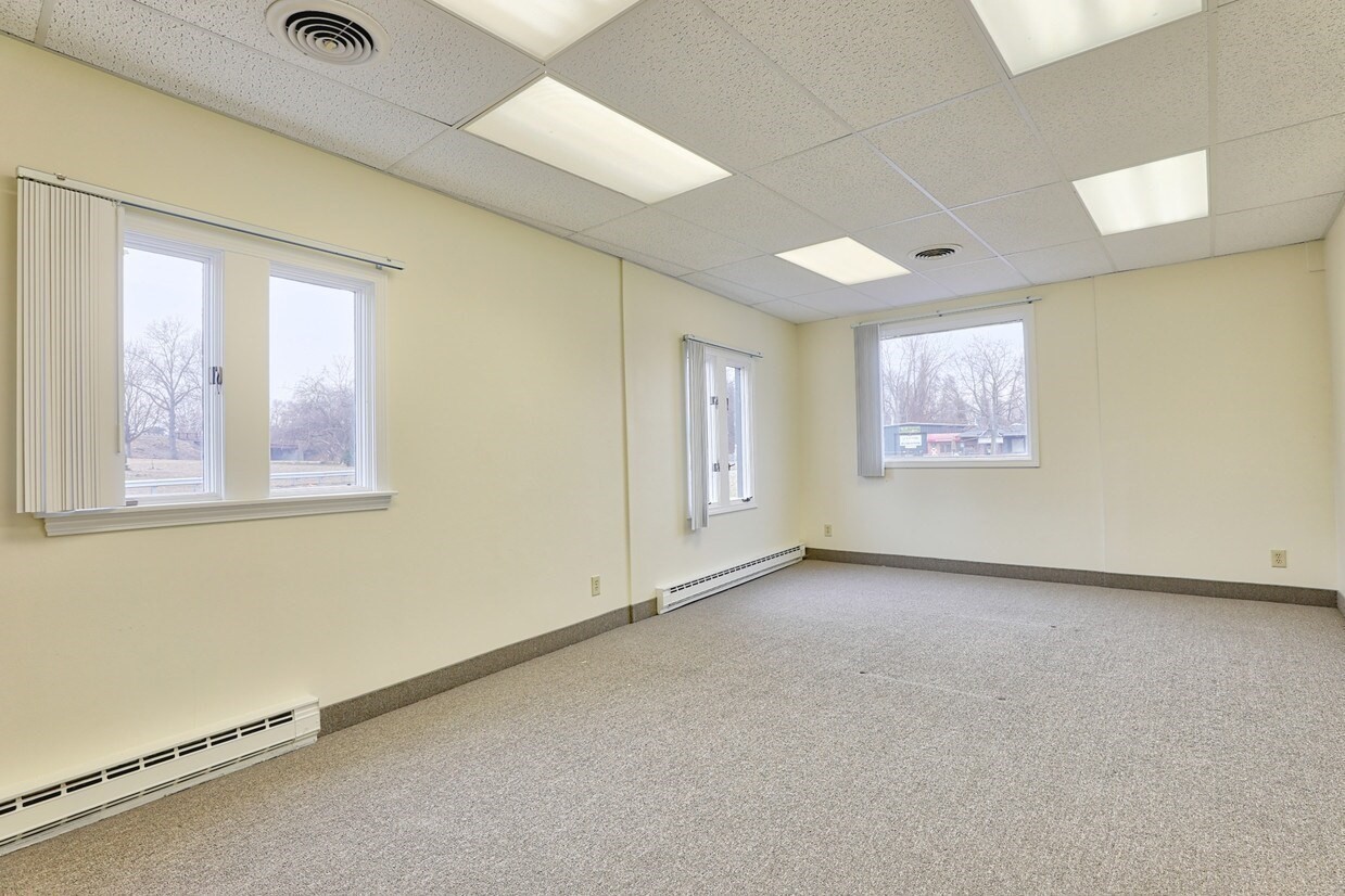 584 Meadow St, Agawam, MA 01001 - Image 6