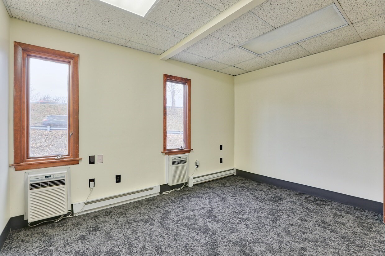 584 Meadow St, Agawam, MA 01001 - Image 10