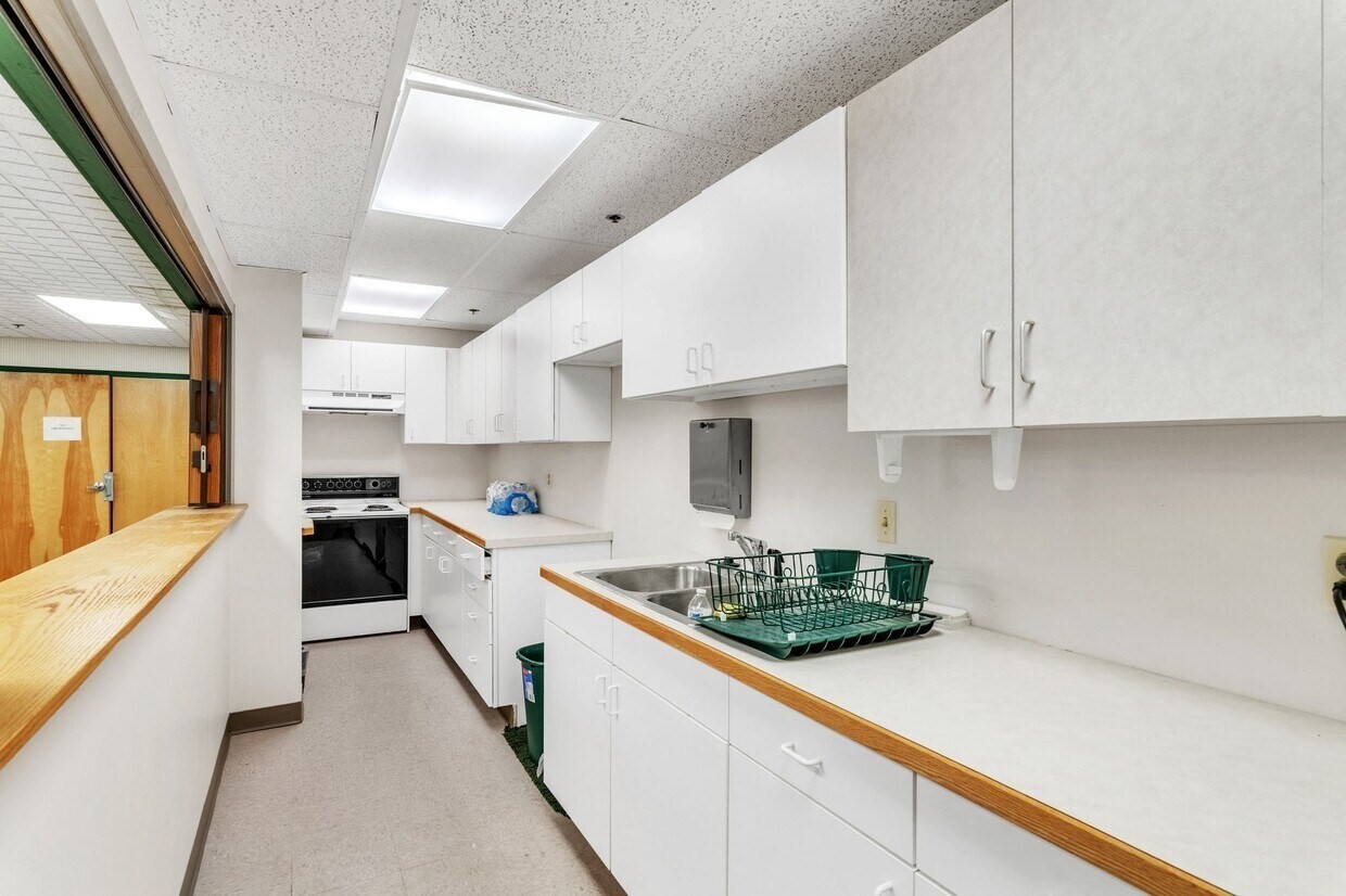 65 Springfield Rd, Westfield, MA 01085 - Image 13