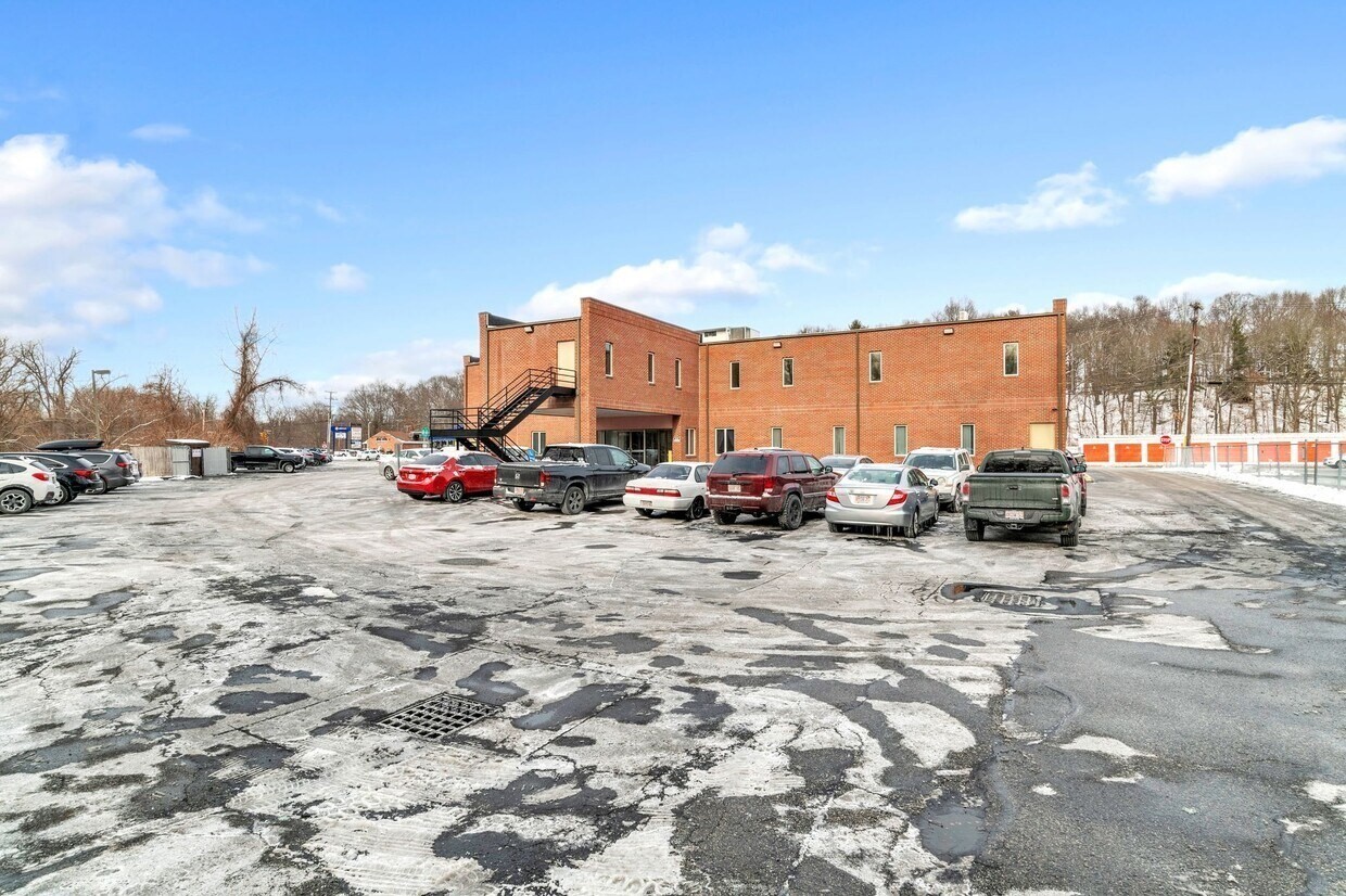 65 Springfield Rd, Westfield, MA 01085 - Image 5