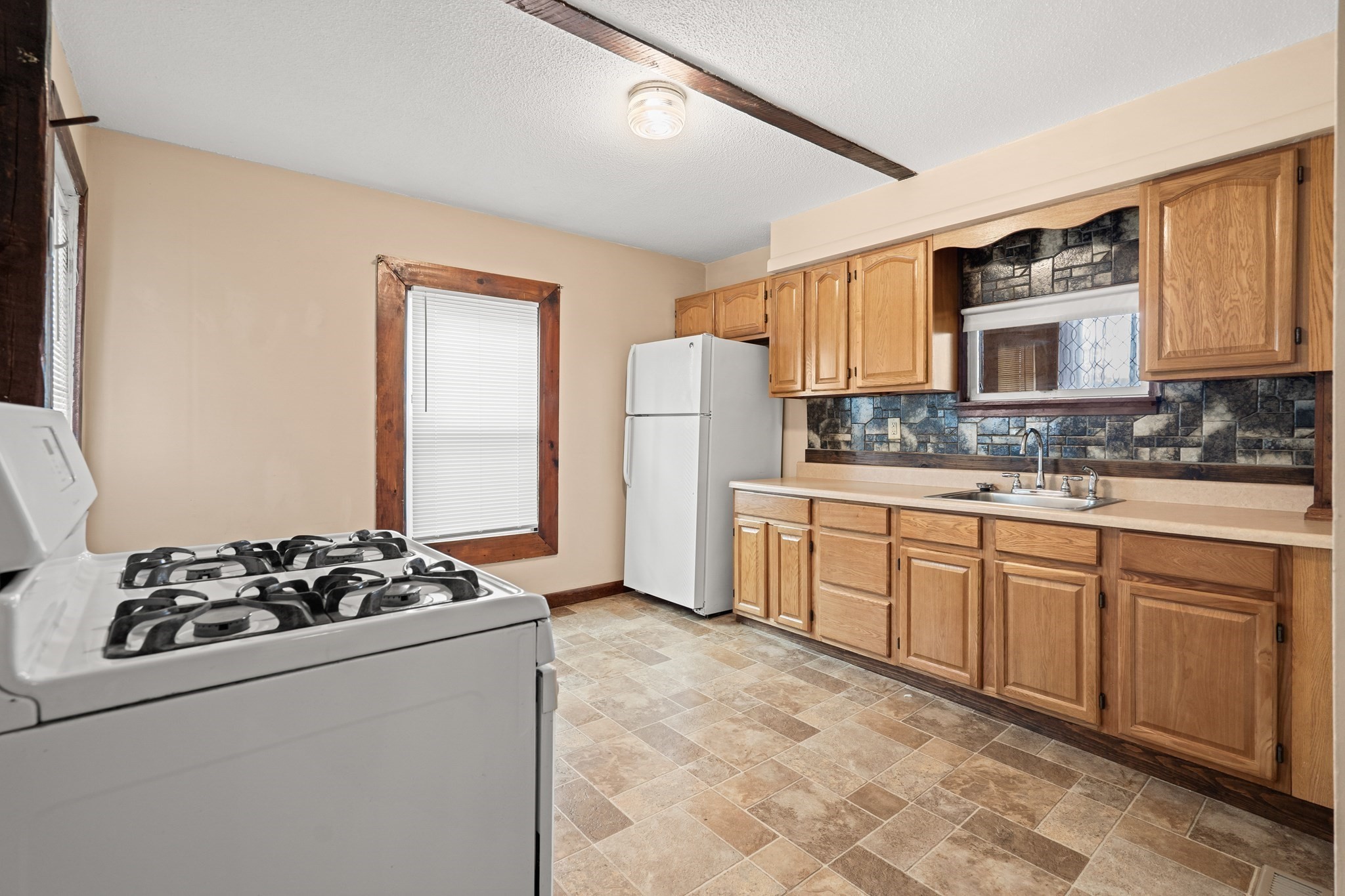 10 Clinton Ave, Lowell, MA 01854 - Image 13