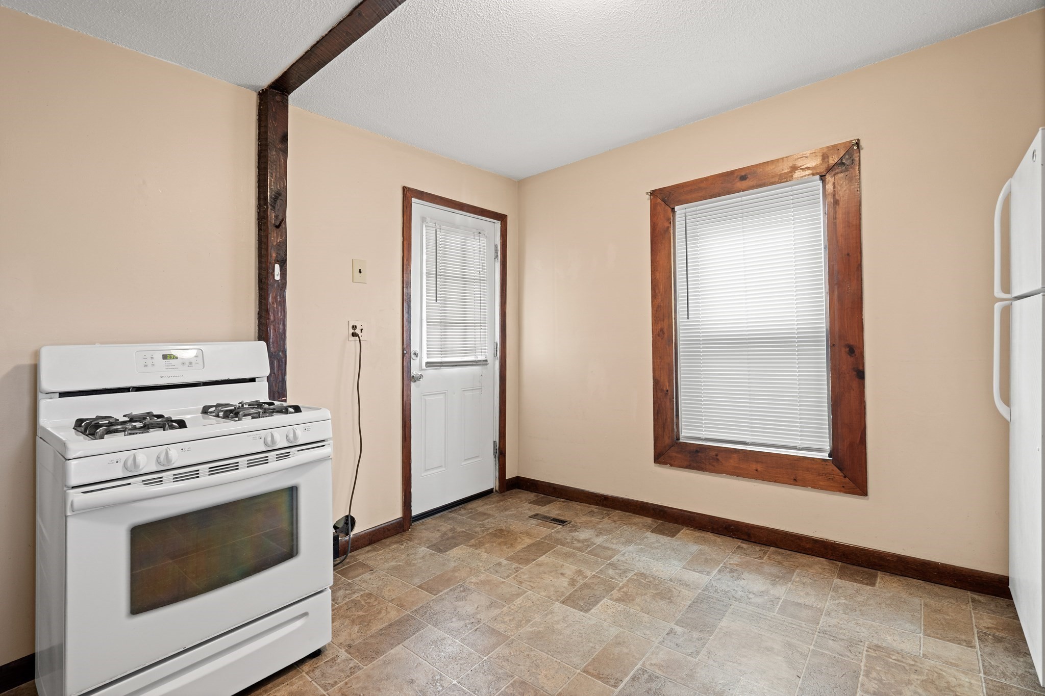 10 Clinton Ave, Lowell, MA 01854 - Image 14