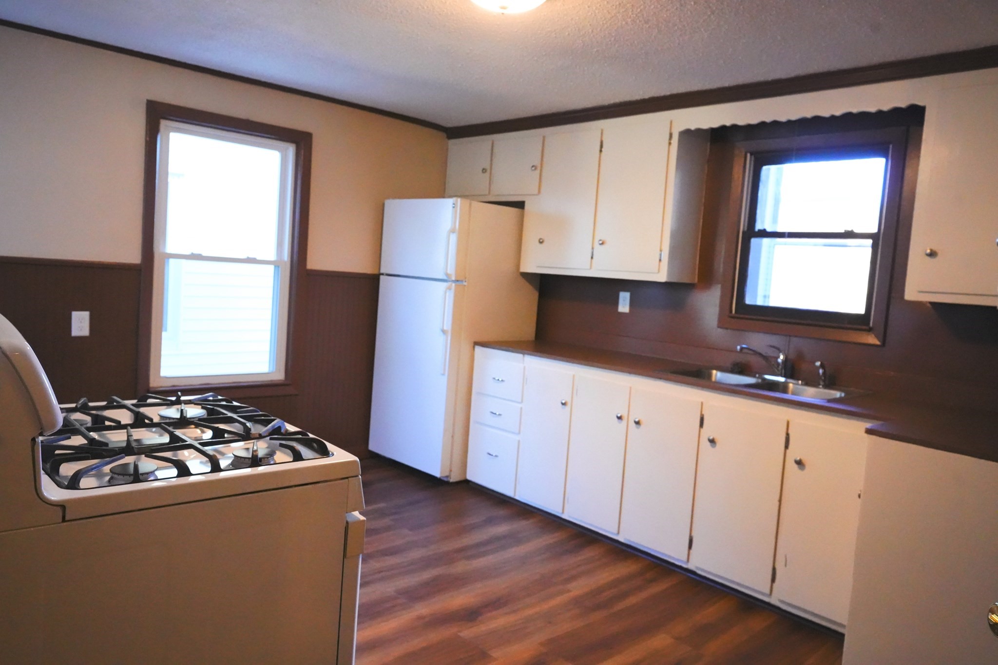 10 Clinton Ave, Lowell, MA 01854 - Image 23