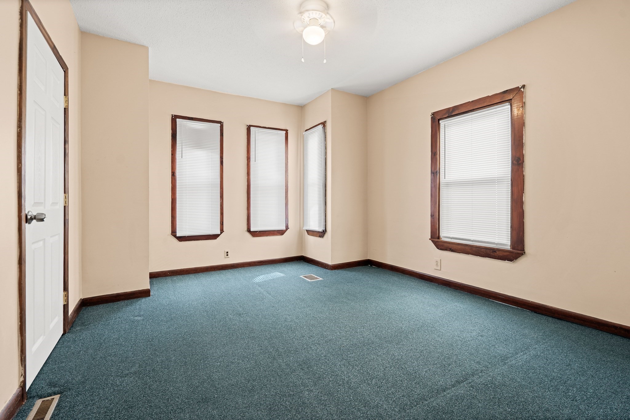 10 Clinton Ave, Lowell, MA 01854 - Image 6