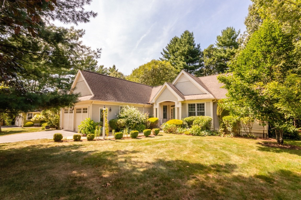 3 Bridlefield Ln, Medfield, MA 02052
