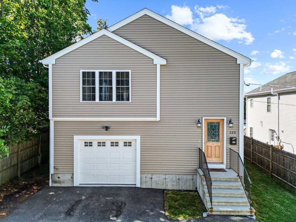123 Hall St, Fall River, MA 02724