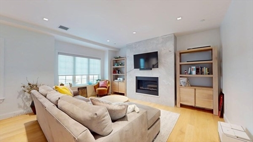 21 Crowninshield Rd, Apt 17