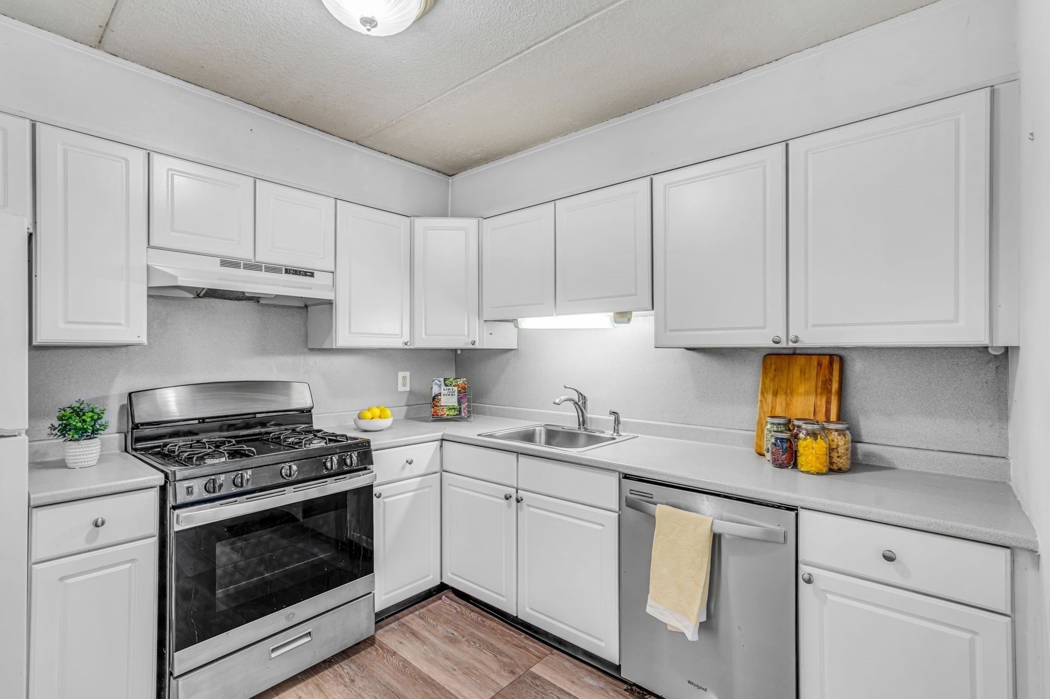 1550 Worcester Road Unit 101, Framingham, MA 01702