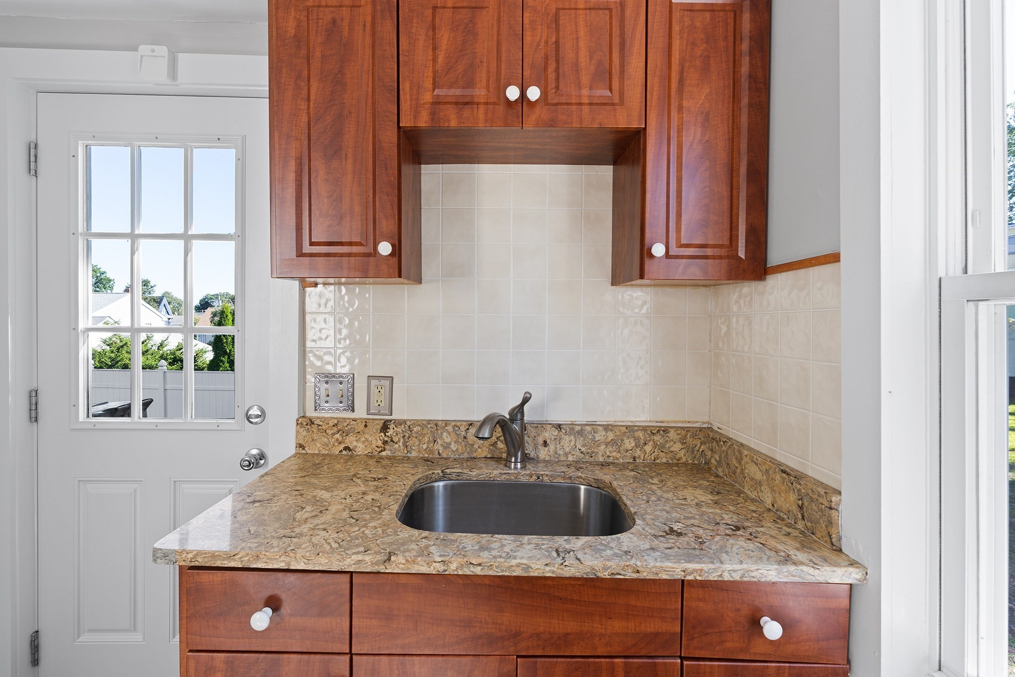 8 Fort Ln Unit 8, Dedham, MA 02026 - Image 3