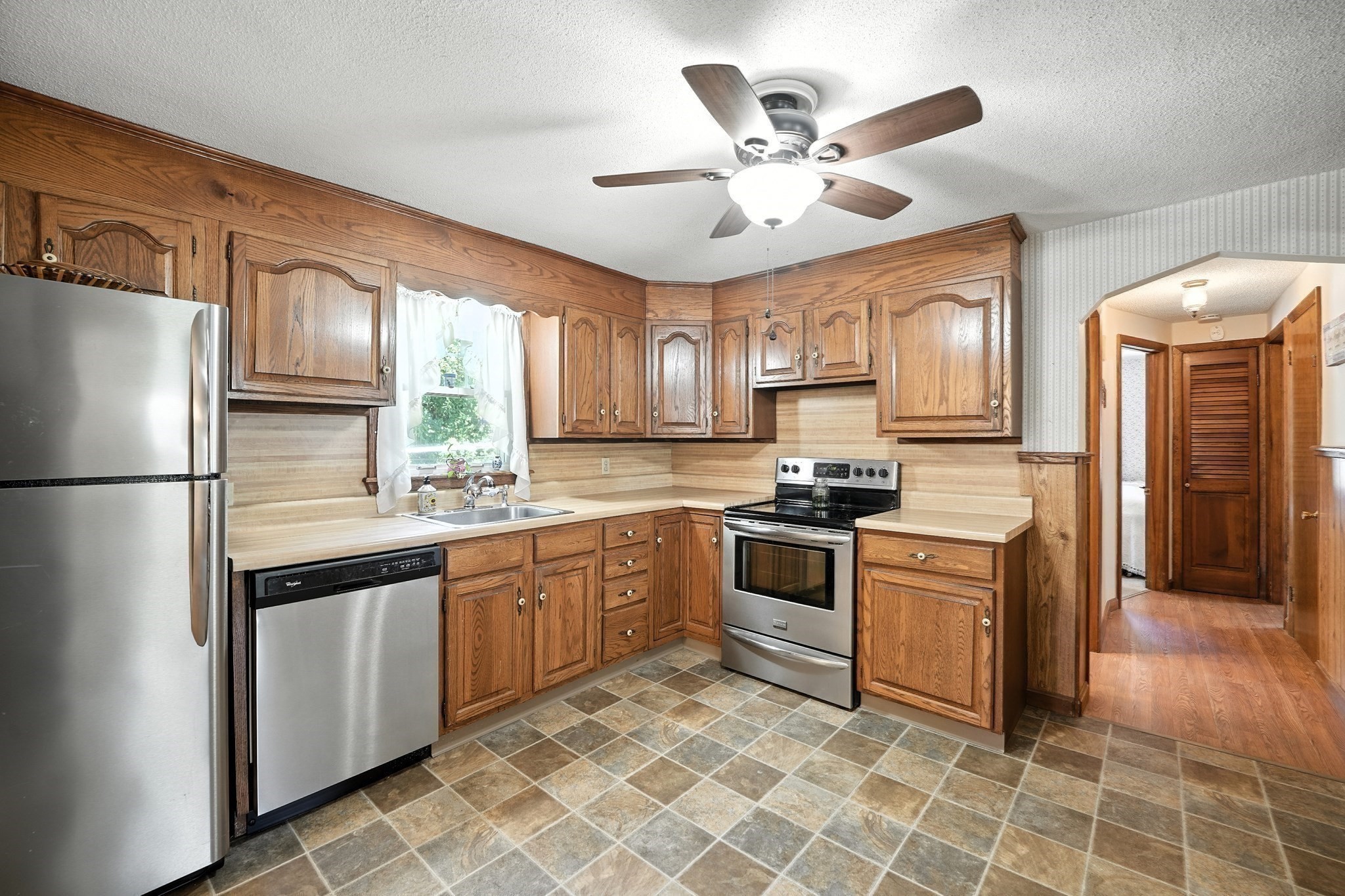 85 Fairview St, South Hadley, MA 01075 - Image 4