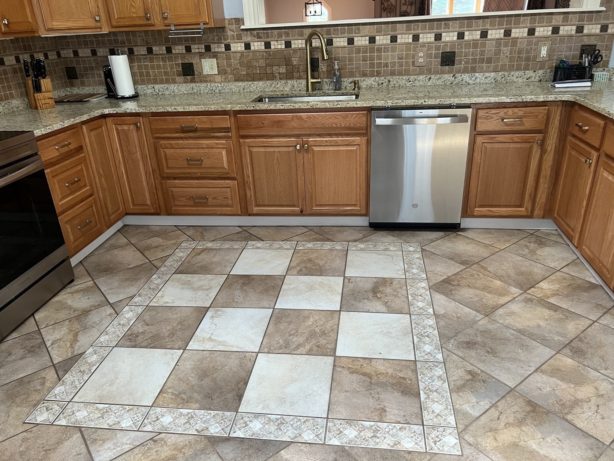 381 Oxford No, Auburn, MA 01501 - Image 8