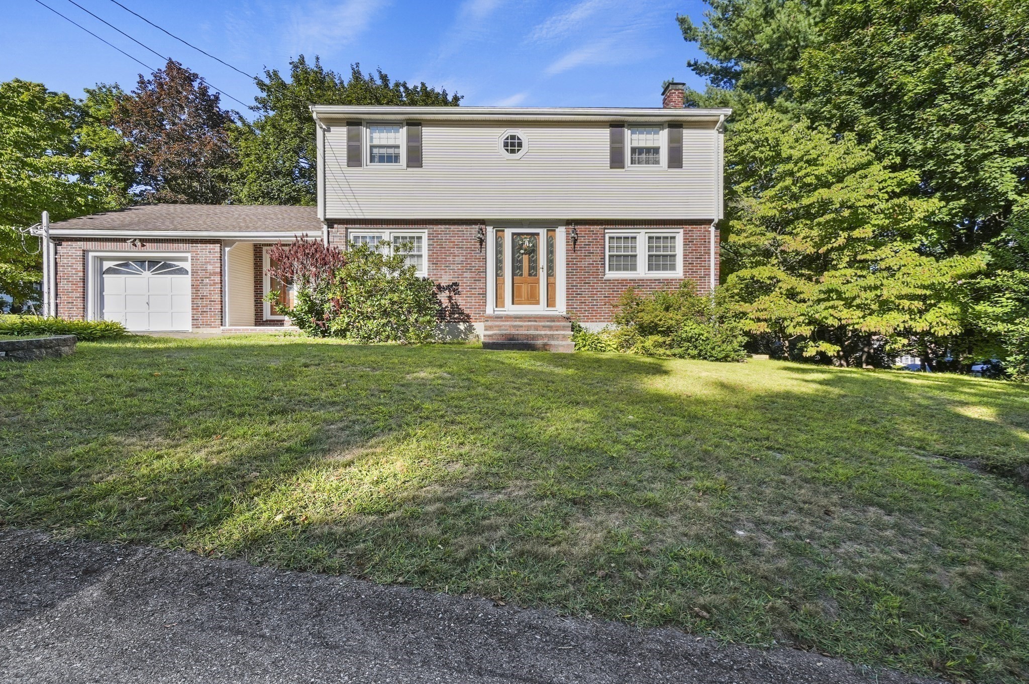 198 Trull Lane E, Lowell, MA 01852