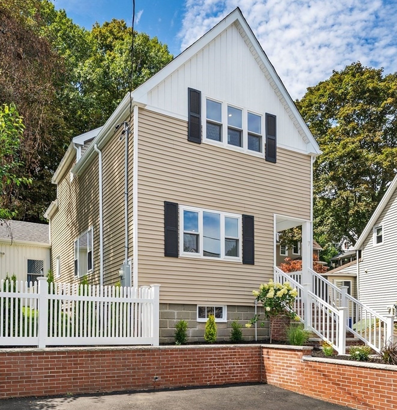 7 Sawyer Crt, Malden, MA 02148