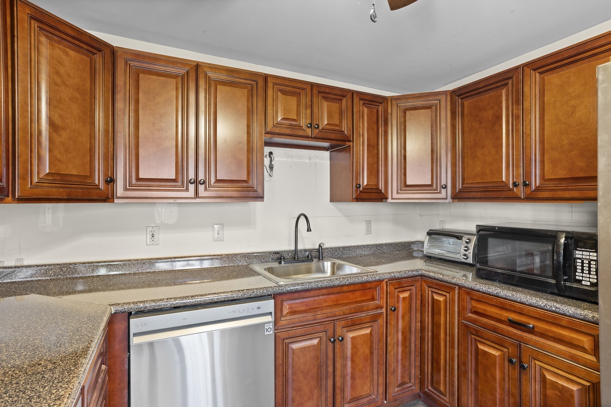 871 Pleasant St, Leominster, MA 01453 - Image 22