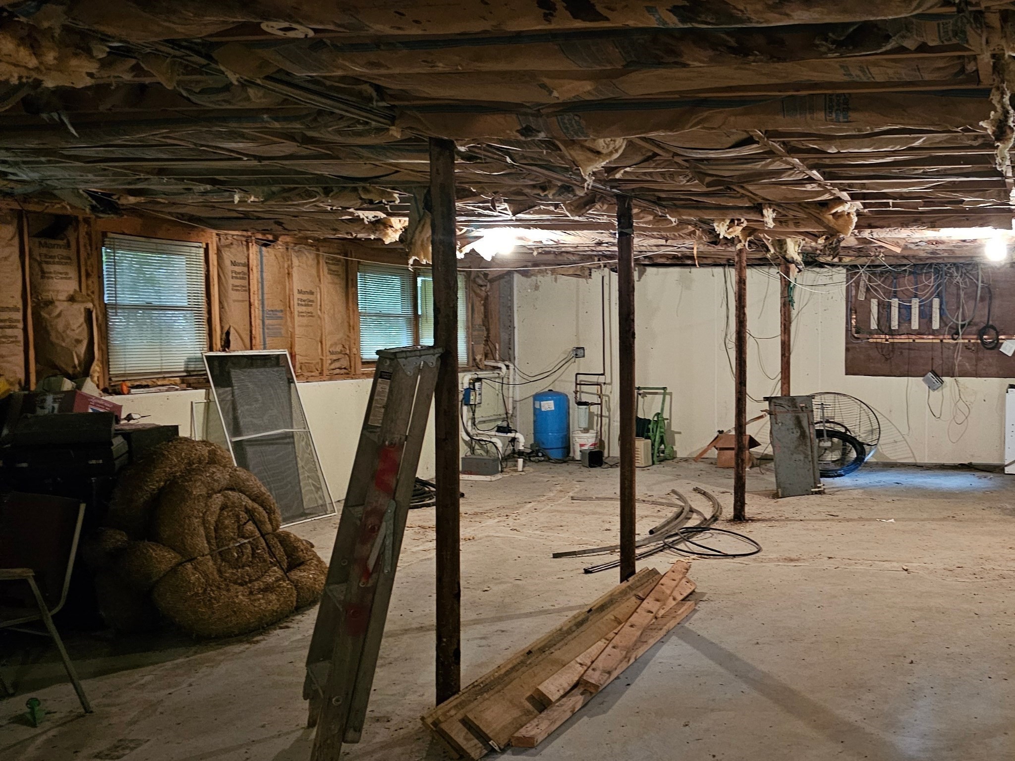 27 Douglas Road, Webster, MA 01570