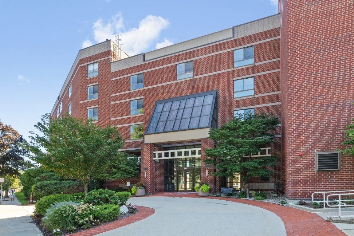 199 Coolidge Ave Unit 401, Watertown, MA 02472