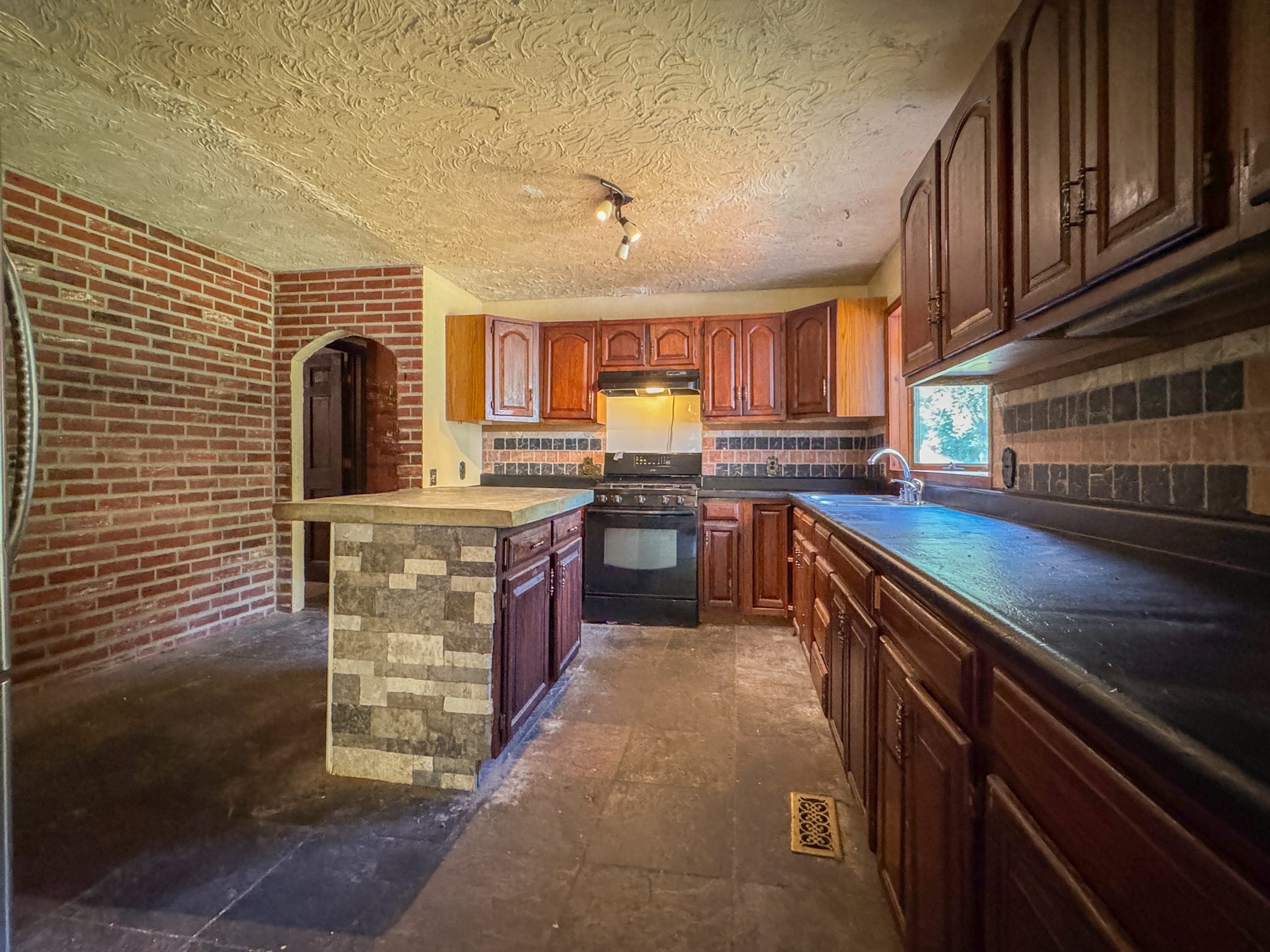 198 Union Rd, Wales, MA 01081 - Image 22