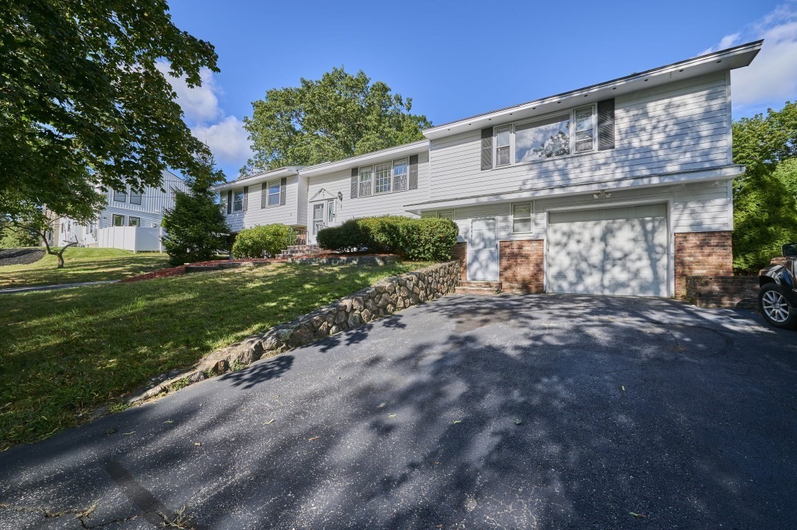 35 Catherine Dr, Peabody, MA 01960