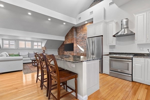 32 Temple Street, Apt 3