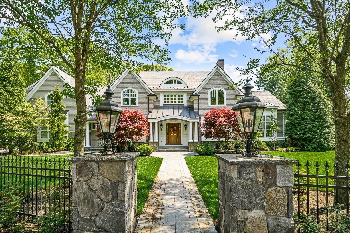 99 Old Colony Rd, Wellesley, MA 02481