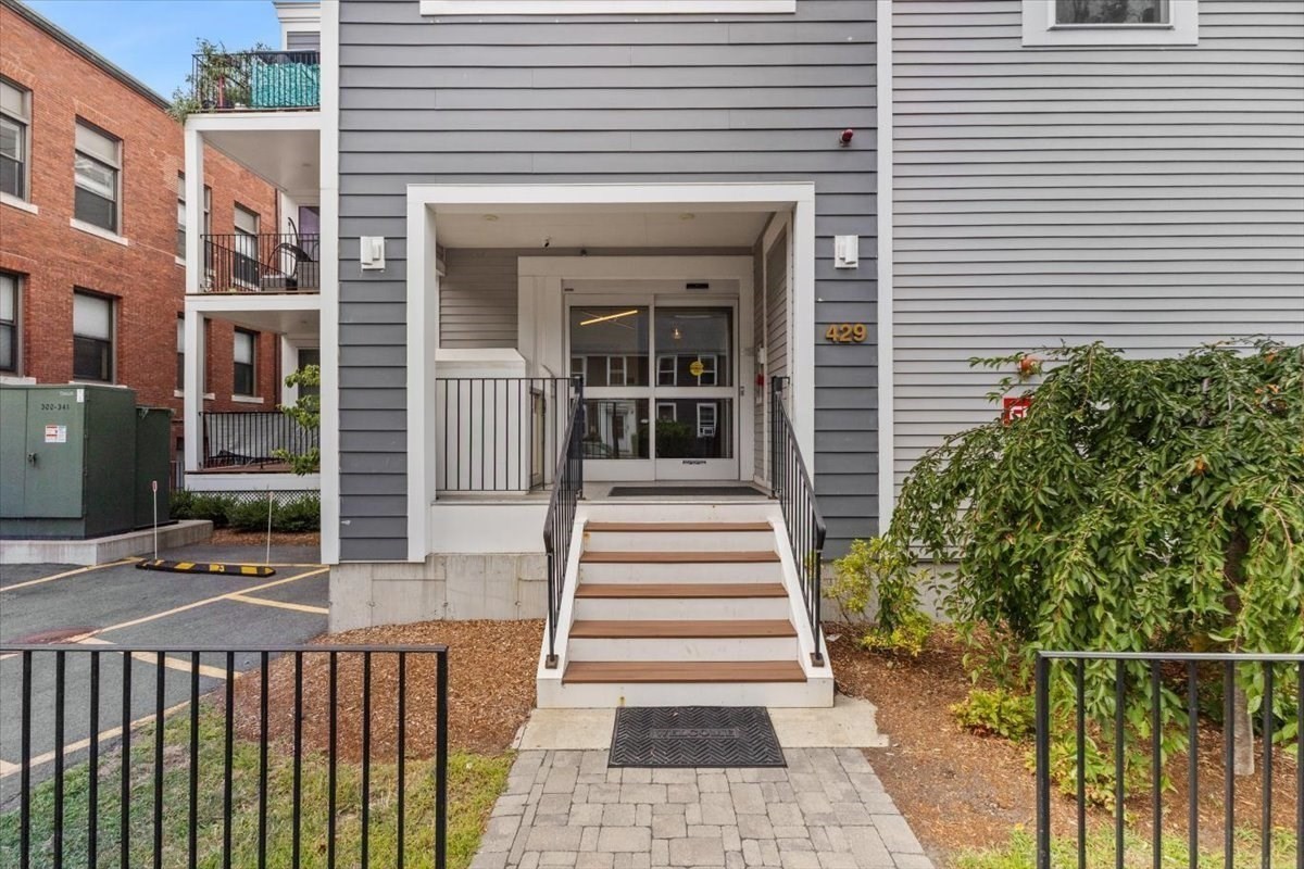 429 Cherry St Unit 11, Newton, MA 02465