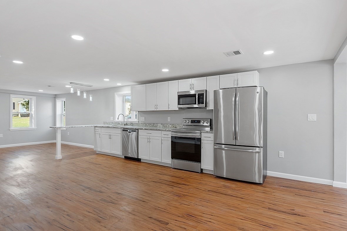 135 Cumberland Ave, Attleboro, MA 02703 - Image 11