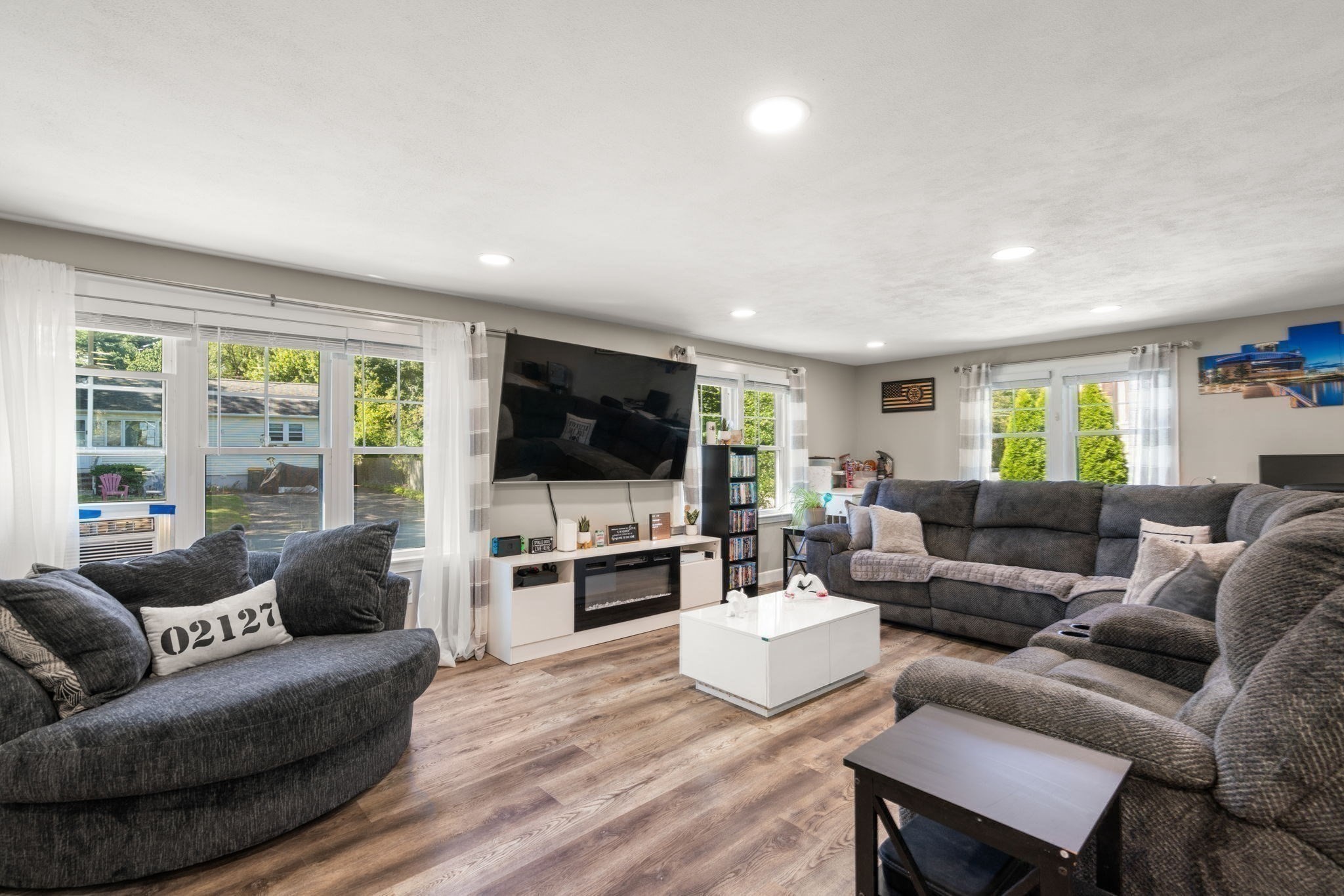 14 Jamieson St, Abington, MA 02351