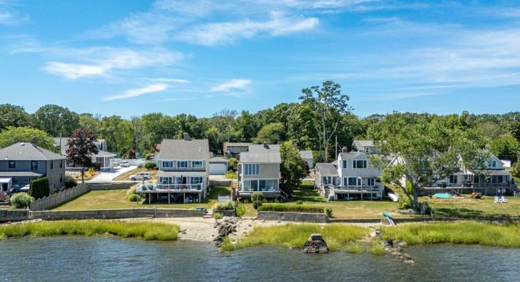 110 Seaview Ave, Swansea, MA 02777