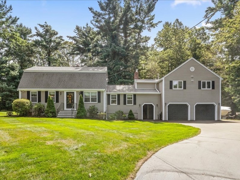 31 Hillcrest Dr, Pembroke, MA 02359